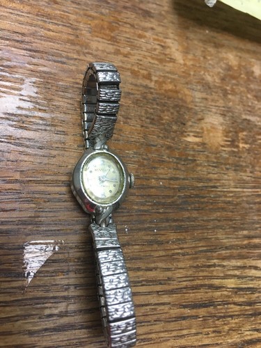 Vintage ladies wristwatch - ladies,