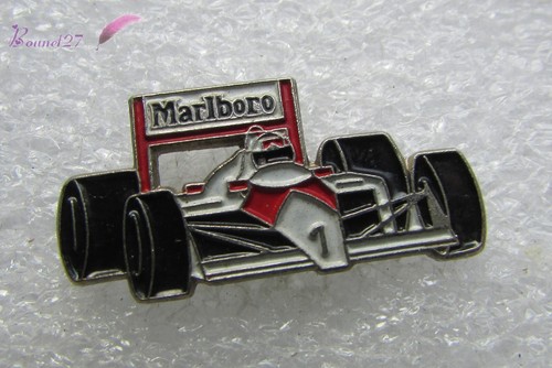 Pin une voiture - pin's, de