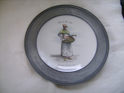 Belle assiette cerclée - , en