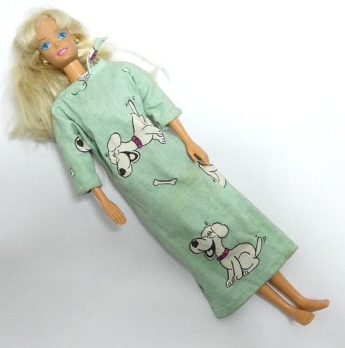 Poupee barbie avec tenue motif - avec,