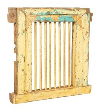 Fenêtre Petite Grille En Bois