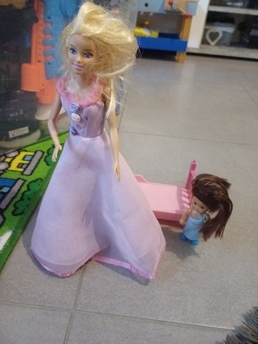 Barbie petite fille lit - petite,