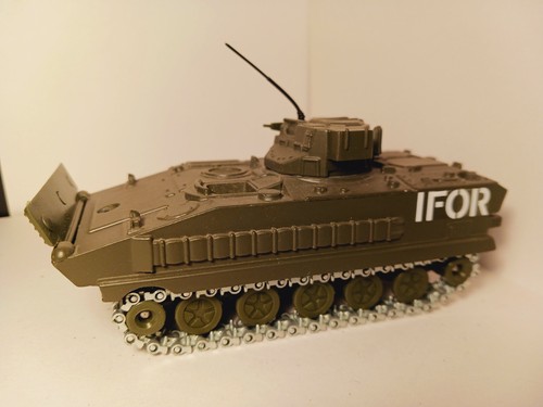 Véhicule miniature militaire