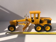 Niveleuse John Deere ERTL 504 au 1/16