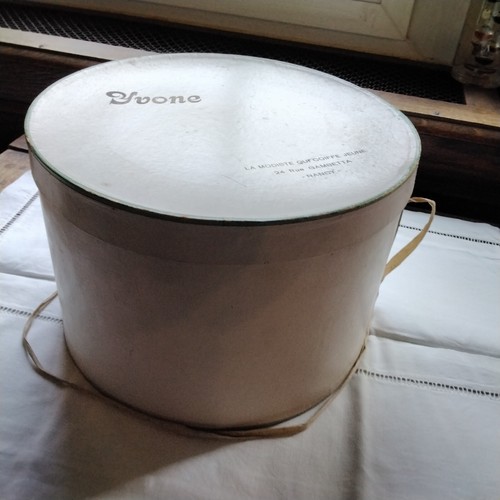 Ancienne boite chapeau - ancienne,