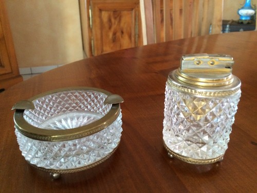Ensemble cendrier briquet - cendrier,