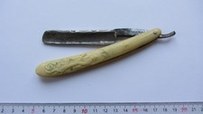 Rasoir coupe choux , Vintage Straight  Razor , SOLINGEN . Plaquettes sculptées.