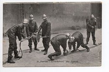 POMPIERS sapeurs pompiers le matériel d'incendie l'enroulement des tuyaux