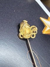 ANCIENNE EPINGLE CRAVATE OU FOULARD ART NOUVEAU  PLAQUE OR