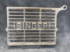 SINGER , Ancien pédalier de machine à coudre fonte grille publicitaire aeration