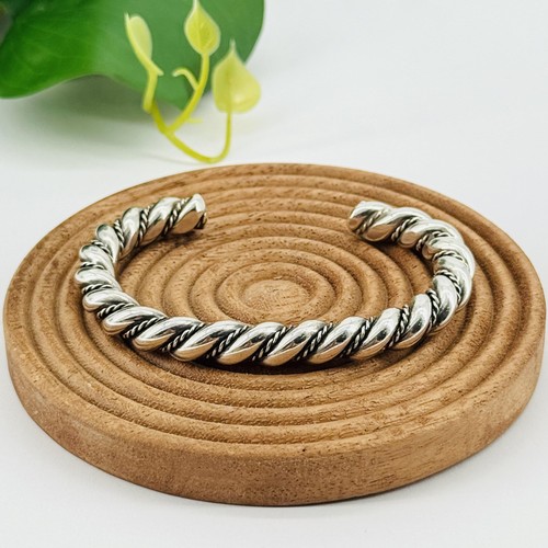 Bracelet jonc ouvert torsadé