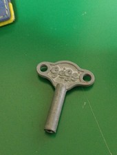 ancienne clé gégé de jouet , ,carré 4mm 3.5cm  long