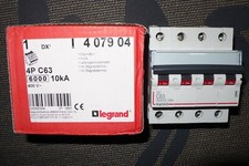 DISJONCTEUR  TETRAPOLAIRE 63A