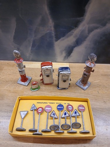 Lot dinky toys pompes - , à
