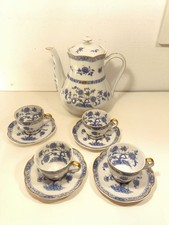 Table : Verseuse Cafetière