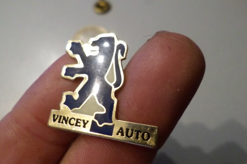 Pin insigne broche vincey - s,