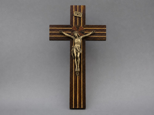 Ancien crucifix mural - , en