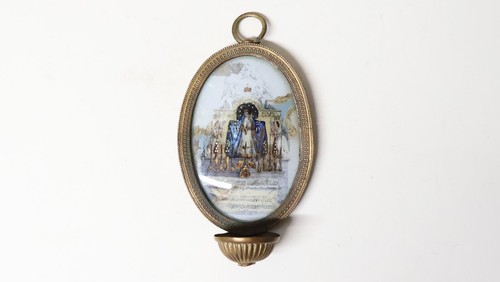 Ancien bénitier fixé sous - bénitier,