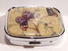 Objets de collection boite en métal  papillons mauves  