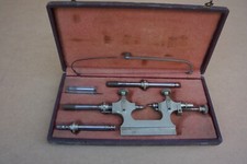 ANCIEN TOUR À PIVOTER À VIS DE RAPPEL AVEC SON ARCHET