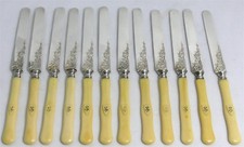 12 très beaux couteaux à