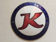 Ancien insigne de casquette émaillé du constructeur automobile Karl Kässbohrer
