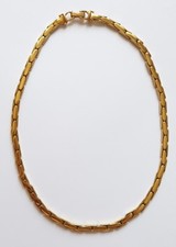 Jolie collier ras du cou