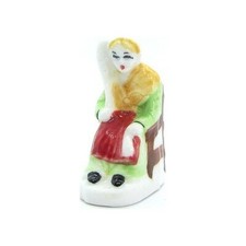 Fève de collection en porcelaine _ DIVERS PERSONNAGE _ vitrine miniature