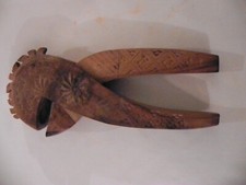 Ancien casse noix casse noisette en bois art populaire Queyras ou Savoie