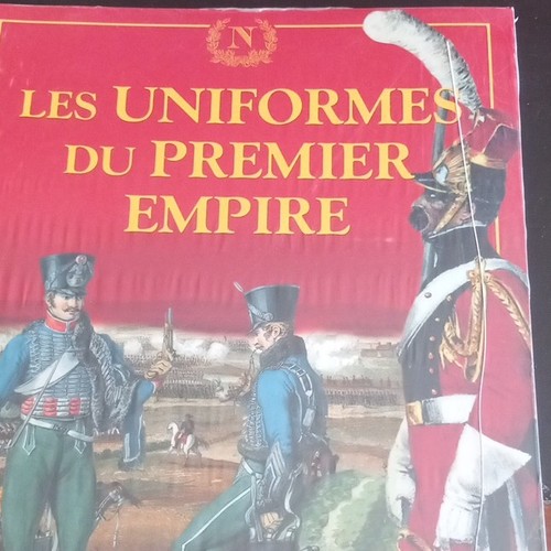 Livre les uniformes - livre, du