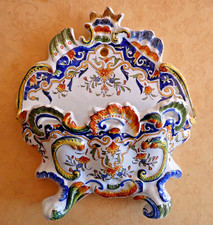 Grand vide poche mural en faïence de DESVRES