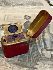 Ancien ENCRIER  Portatif en Métal Gainé de Cuir Grainé Rouge Bordeaux