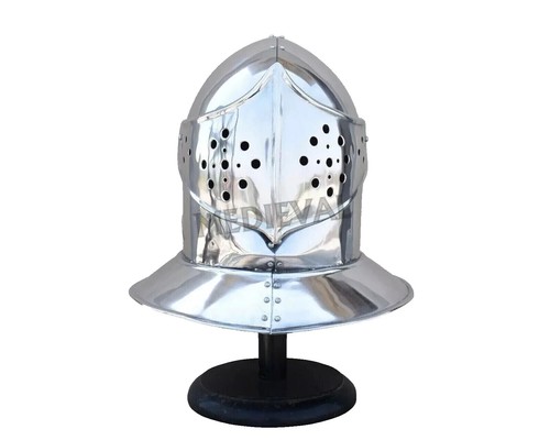 Casque médiéval fermé