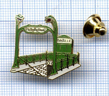 Pin's D & M old metro station