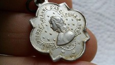 MEDAILLON PENDENTIF - BIENHEUREUSE JEANNE D' ARC & DIEU LE VEUT 2cm Aluminium