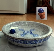 BRETAGNE ROSCOFF - RARE ASSIETTE CHAUFFANTE -DECOR CELTIQUE TRISKEL- CERAMIQUE