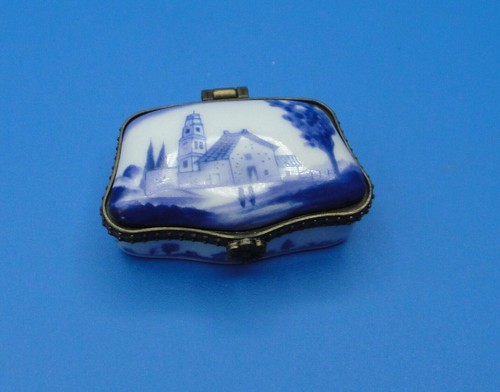 Boite pilule porcelaine - a,