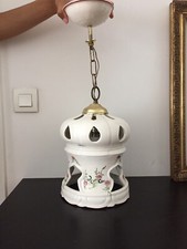 suspension luminaire en céramique ajourée blanc rose vert fleurie