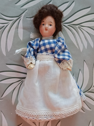 Ancienne poupée mignonnette