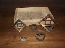 Boite en bois "A la marquise de Sévigné" et ses 5 matrices à dentelle