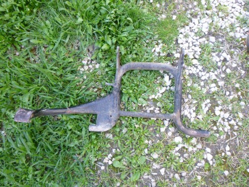 Bequille centrale pour - bequille,