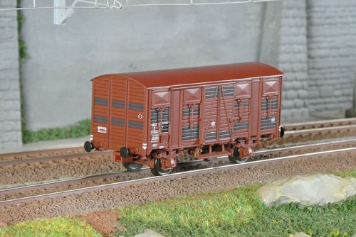 Models 31307 wagon - ls,