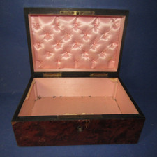 Ancienne boite a couture ou à