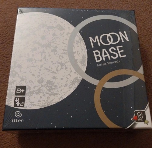 Gigamic moon base - gigamic,