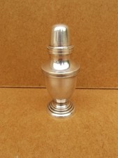 Ancienne poivrière en métal