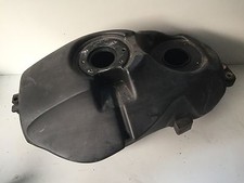 UN RESERVOIR D ESSENCE POUR MOTO DAELIM 125 ROADWIN FI INJECTION