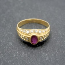 BAGUE EN OR JAUNE 18 CARATS 750 ORNEE D UN RUBIS ET DIAMANTS