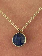 Collier doré en lapis lazuli
