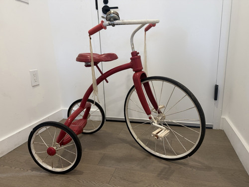 Vintage red white metal - &,