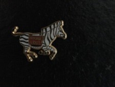 pin's badge REPONSE A TOUT LE